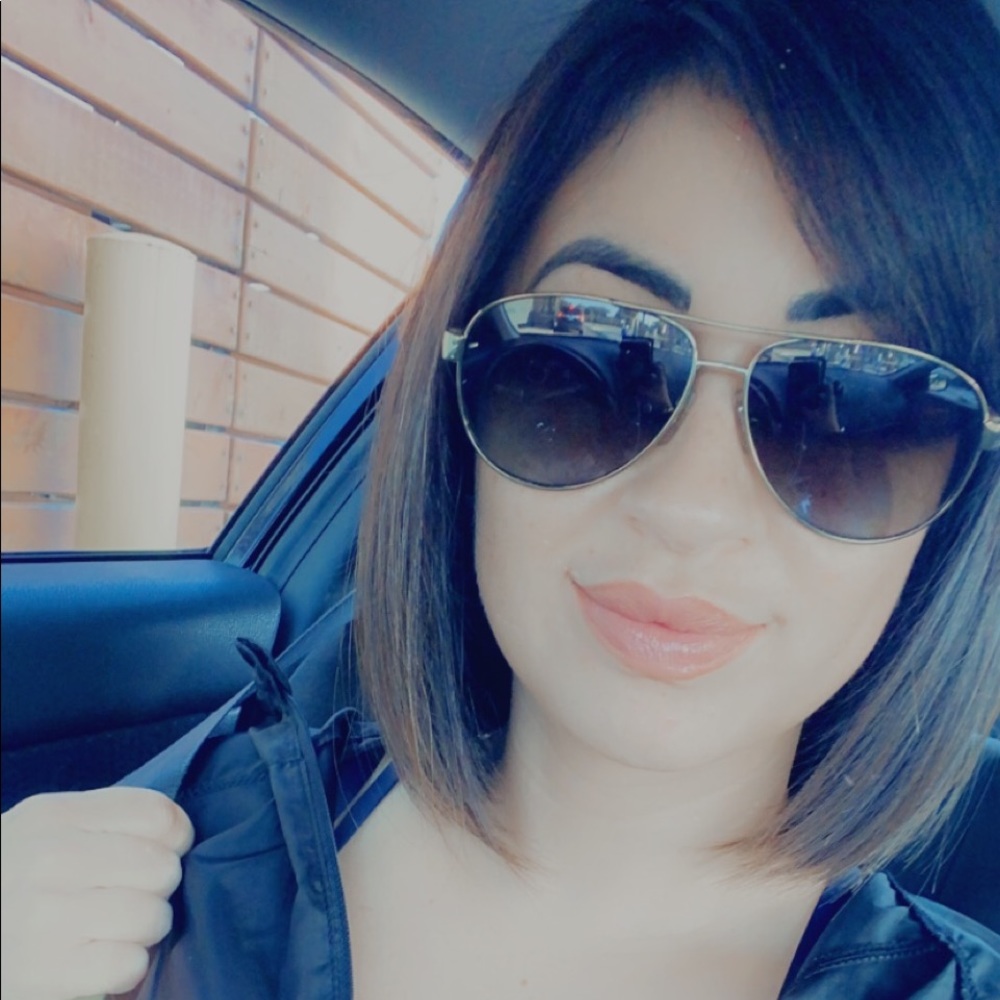 Meet your Posher, Julie